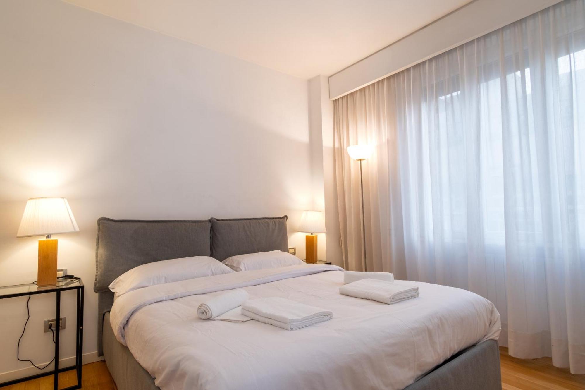 Attic With Terrace And Jacuzzi - Luxury Apartment Rom Eksteriør billede
